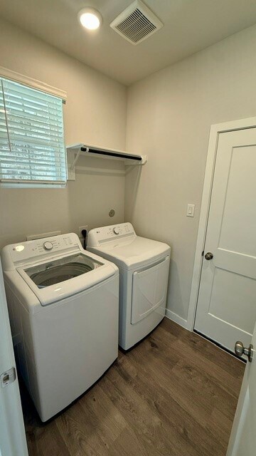 Foto del edificio - 4042 Bay Ct