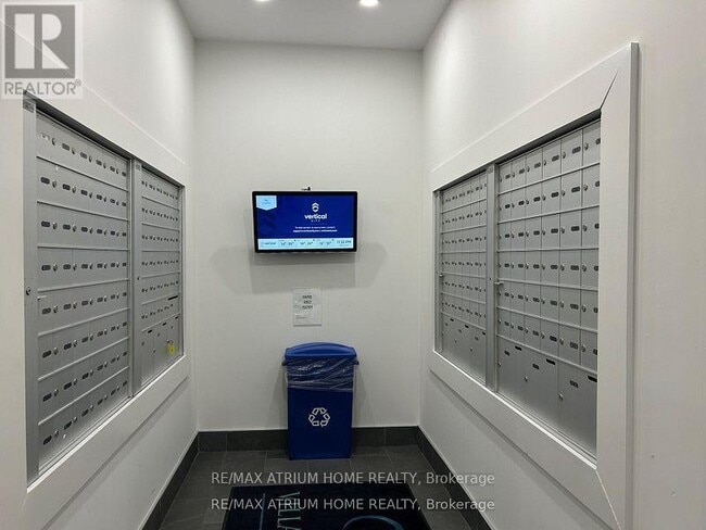 Photo du bâtiment - 260 Villagewalk Blvd