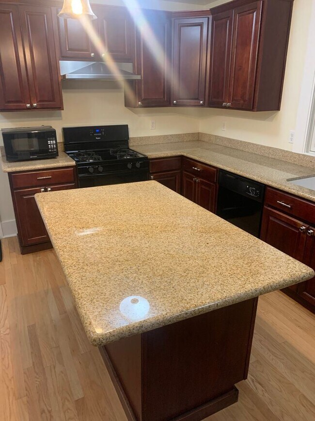 Foto del edificio - 3 br, 2.5 bath House - 2778 SW Fairview Blvd