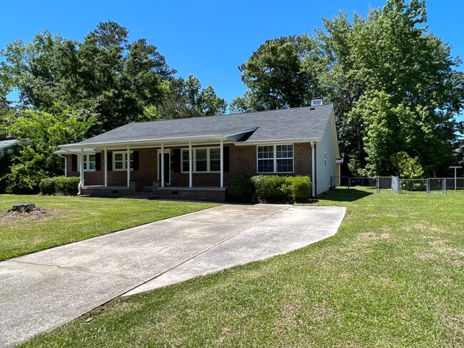 Building Photo - 805 Gardenview Dr