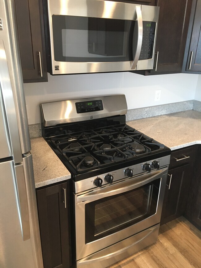 Foto del edificio - 5305 Westmorland Dr