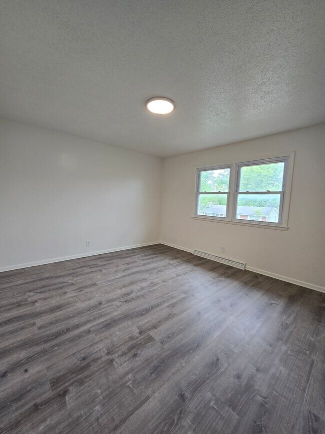 Foto del edificio - 2401-2403-2403 Calico Ln