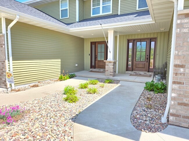 Building Photo - Craftsmen Ct Greenville