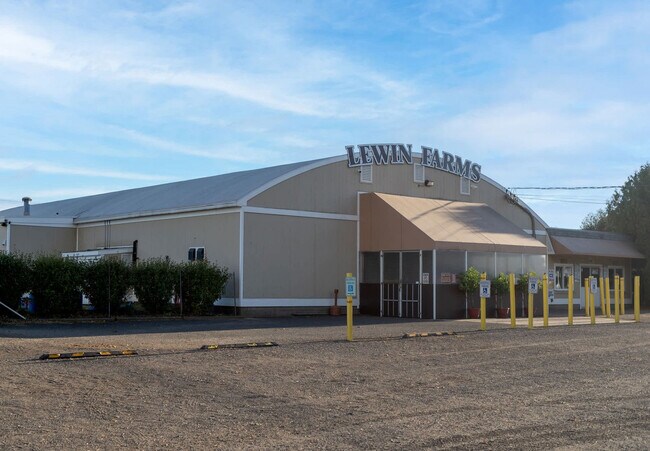 Foto del edificio - 125 Creek Rd