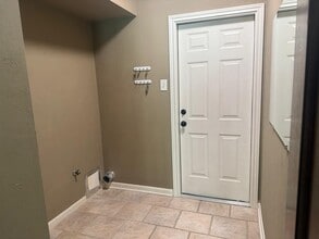 Building Photo - 9 Huntsmans Horn Cir