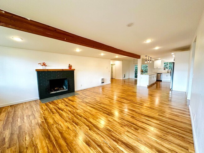 Foto del edificio - Stylish 4-Bed, 3-Bath Home in South Seattle