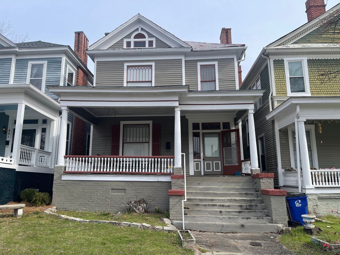 Primary Photo - Spacious One Bedroom Apartment in Downtown...
