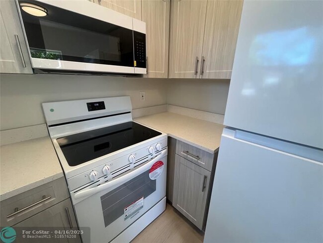 Foto del edificio - 700 SE 13th St