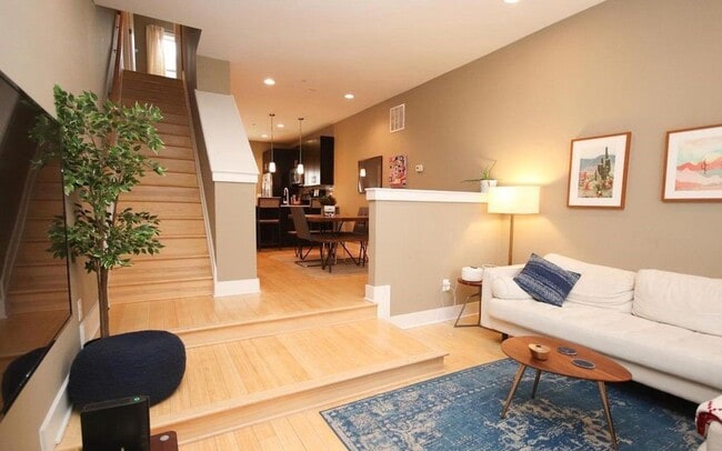 Photo - Gorgeous 3-Bed/2.5-Bath Townhome in South ...