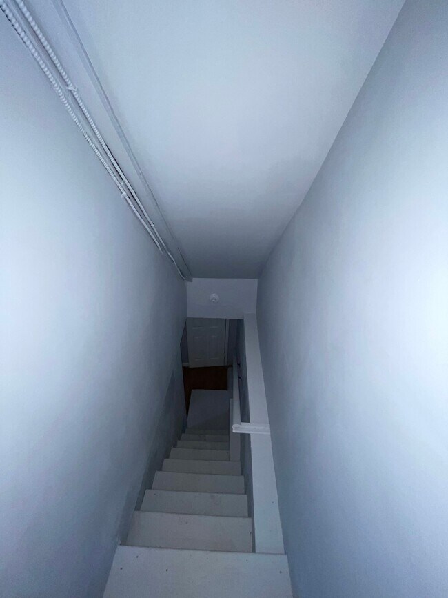 Foto del edificio - 1696 Winfield St