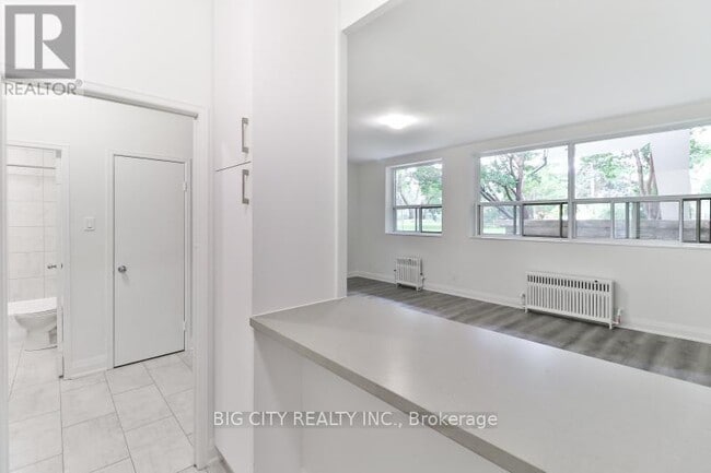 Building Photo - 31 Upper Canada Dr