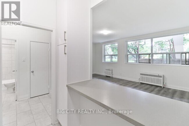 Photo du bâtiment - 31 Upper Canada Dr