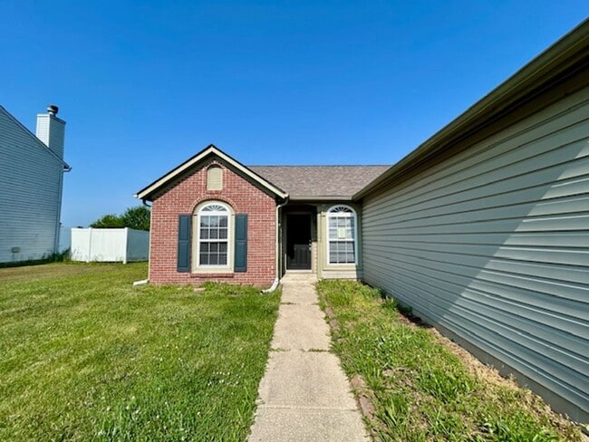 Building Photo - Wonderful 3 Bedroom 2 Bathroom Ranch Style...