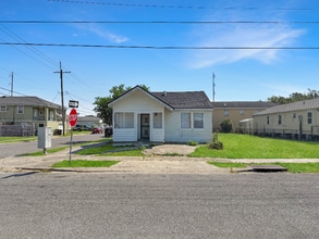 Building Photo - 2633 New Orleans St
