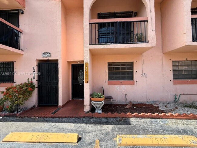 Foto del edificio - 2560 W 53rd St