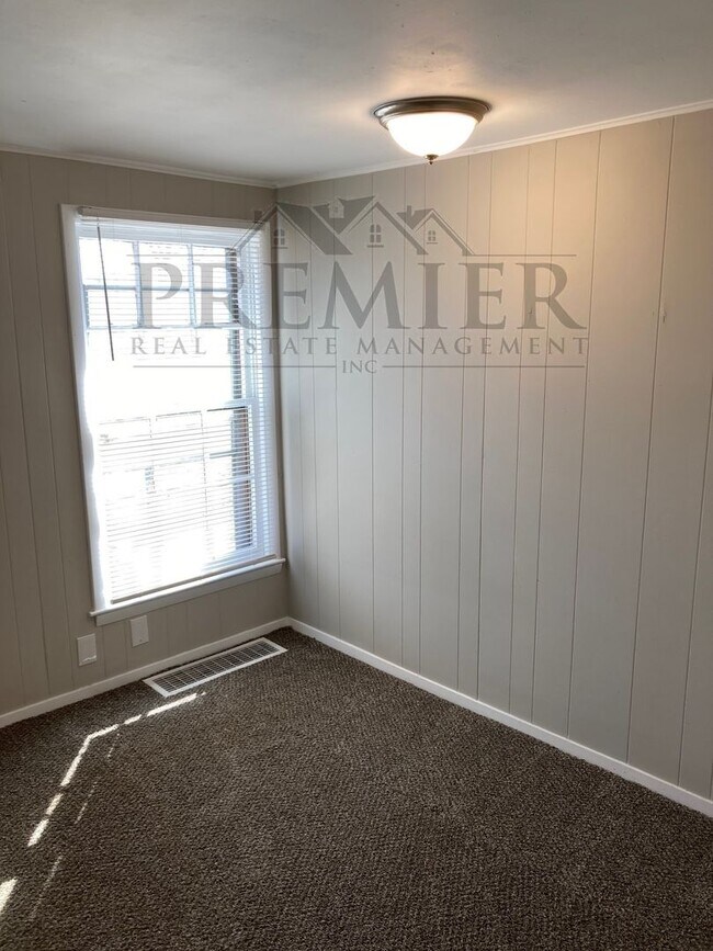 Building Photo - 3 bd/1 ba + BONUS ROOM! $200 OFF LOOK and ...