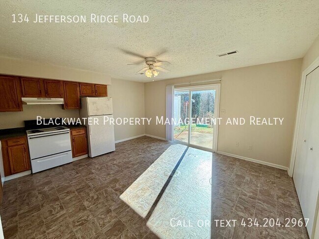 Foto del edificio - 134 Jefferson Ridge Rd