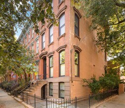 Building Photo - 343 York St