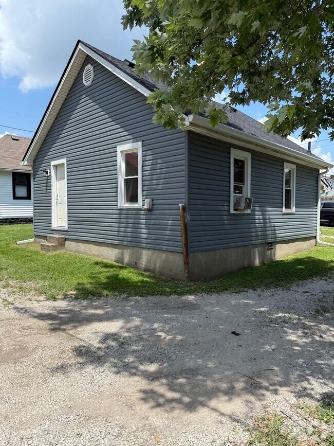 Building Photo - 518 E 6th St