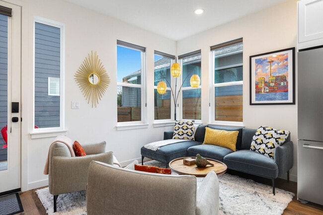 Building Photo - 4404 37th Ave SW