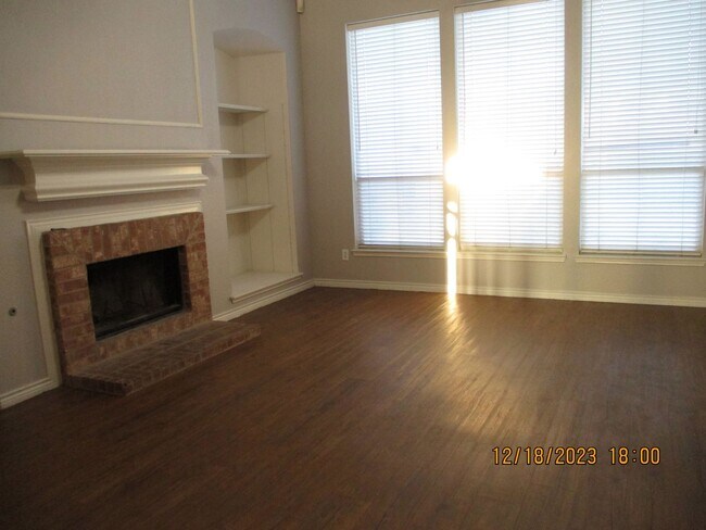 Building Photo - 6411 Clear Pool Dr 76018