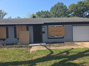 Building Photo - 733 St Norbert Dr