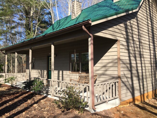 Foto del edificio - 32 Cedar Hill Ln