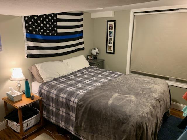 Cama grande con colores cálidos - 702 Lancaster Ave