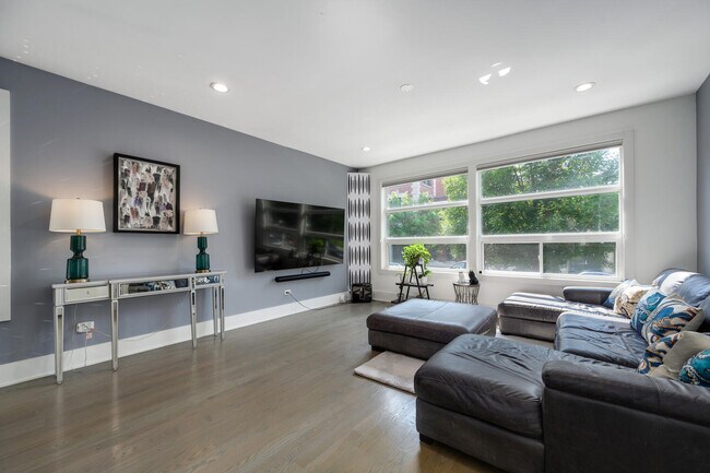 Foto del edificio - 1629 S Miller St