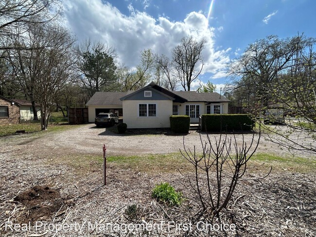 Building Photo - 3 br, 3 bath House - 5200 North O Street