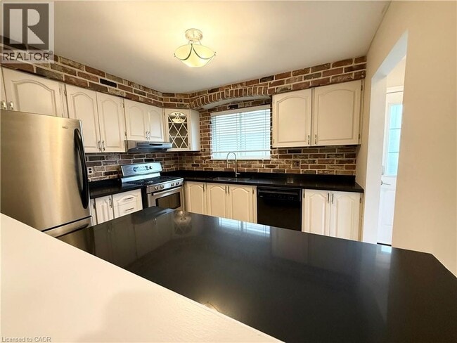 Building Photo - 91 Garside Crescent