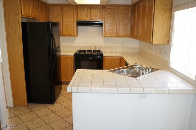Foto del edificio - 932 Ribbon Grass Ave