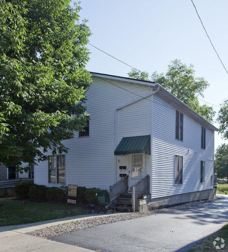 111117 John St, Dekalb, IL 60115 Apartments in Dekalb, IL