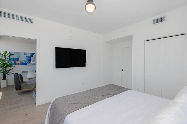 Foto del edificio - 225 N Miami Ave