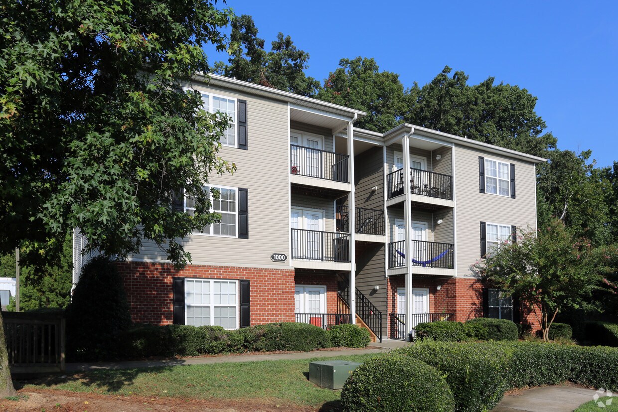 Foto principal - Campus Crossing on Lindell Student Apartments