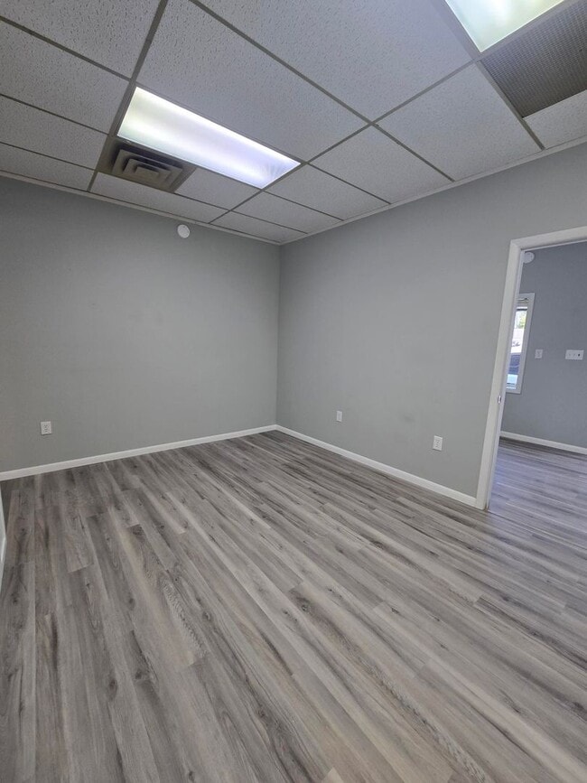 Building Photo - 118 W Main St