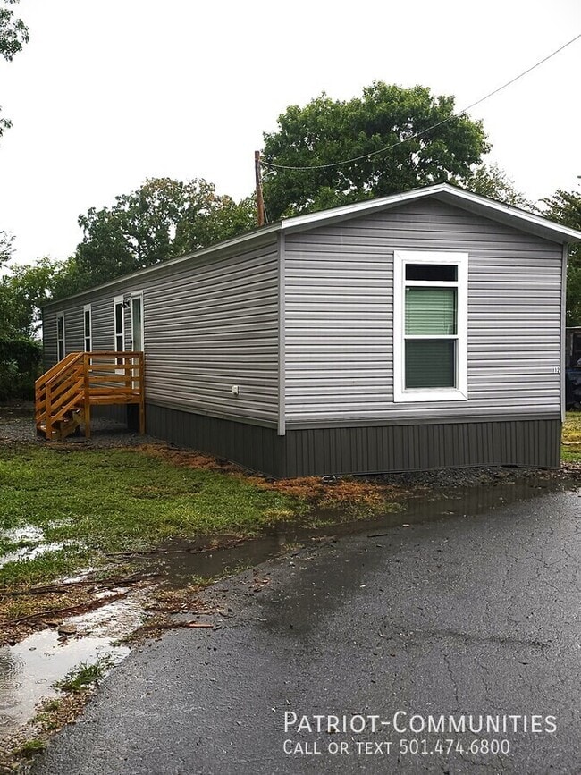Building Photo - 475 E Robins St