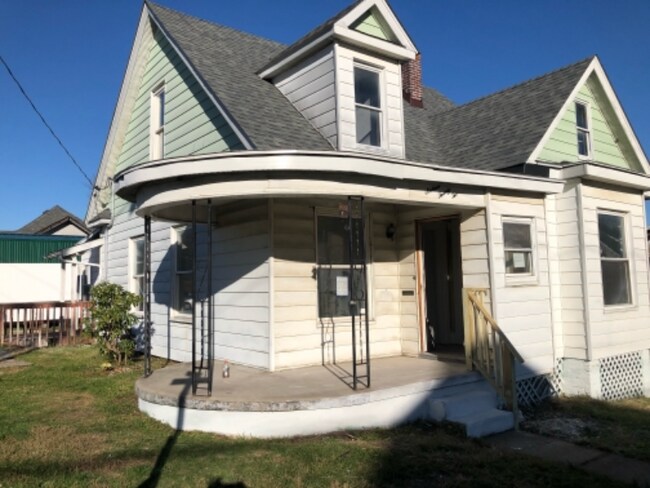 Building Photo - 1622 Adams Ave