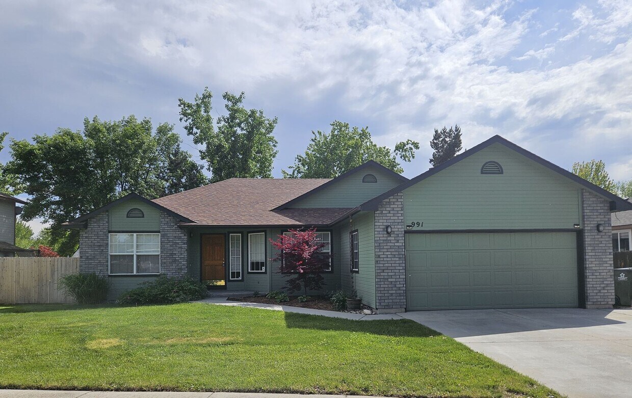 Foto principal - NEW TO MARKET 4 Bedroom Home - Central Mer...