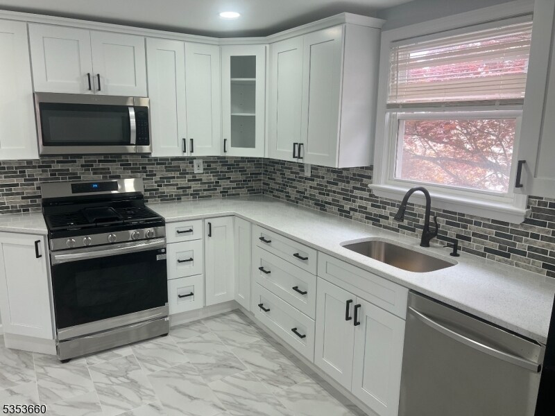 Foto principal - 85 E Passaic Ave