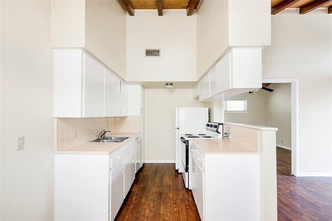 Foto del edificio - 1511 Shoal Creek Blvd