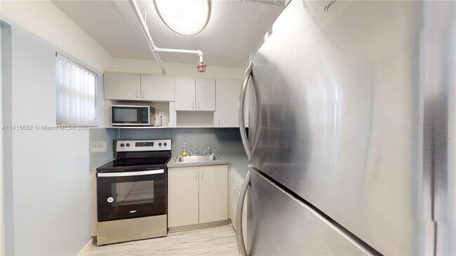 Foto del edificio - 6830 Indian Creek Dr