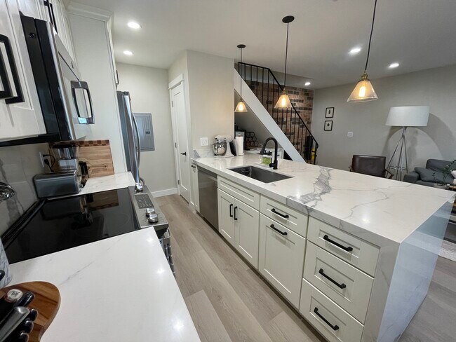 Building Photo - 230 Watson Dr