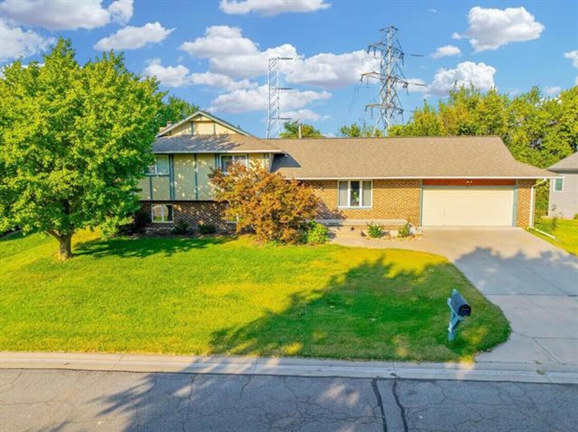 Primary Photo - Large Family home in Chelsea Est. just SW ...