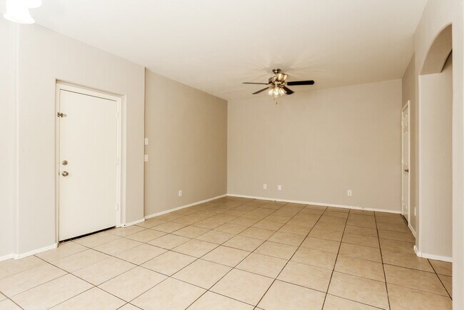 Foto del edificio - 6525 W Monroe St