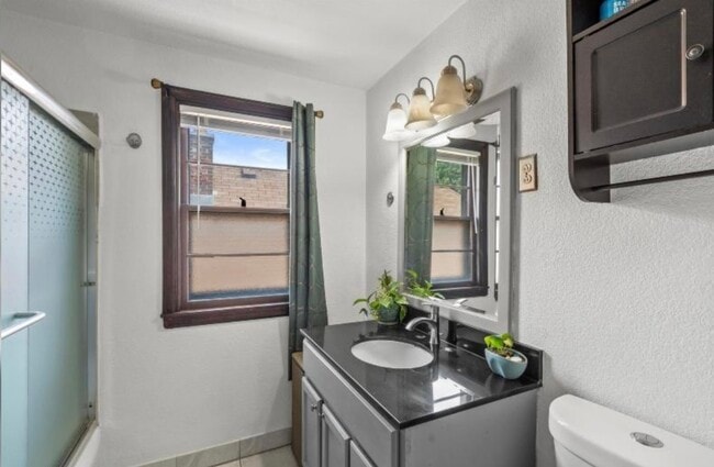 Building Photo - 2049 S 77th St
