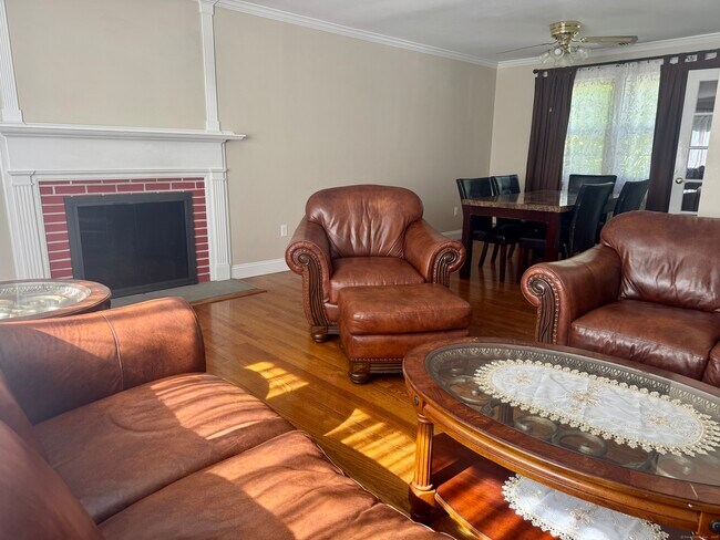 Foto del edificio - 317 Weeping Willow Ln