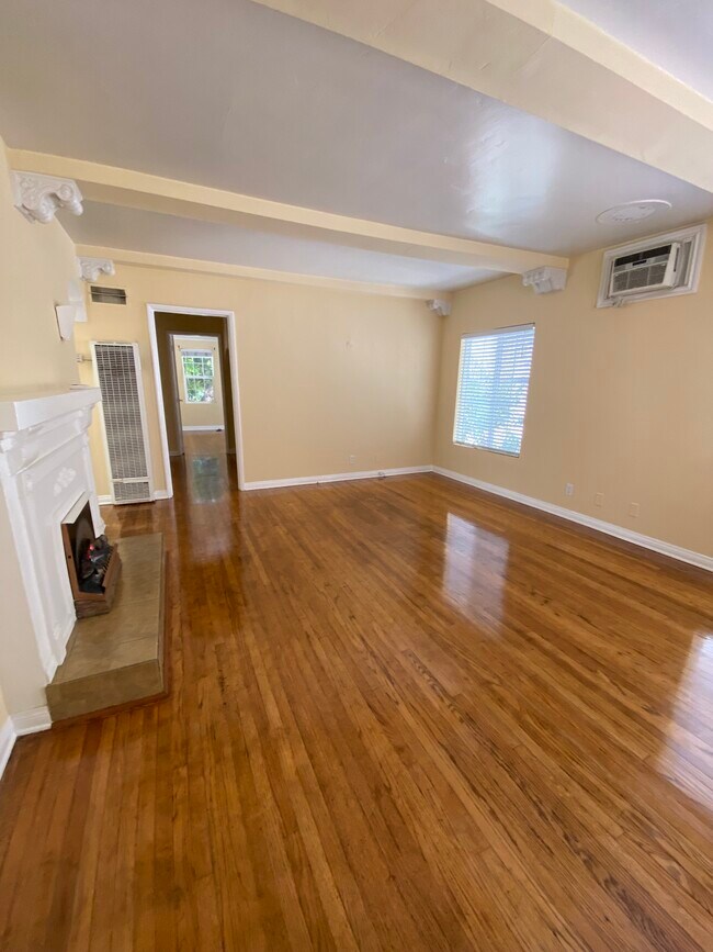 Living Room - 11070 W Olympic Blvd
