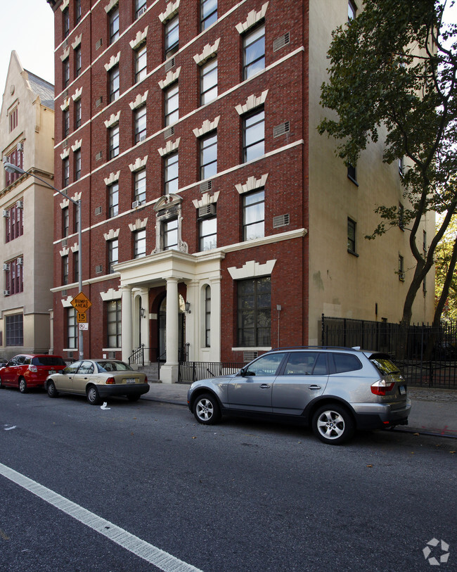 302 E 20th St - True North Gramercy