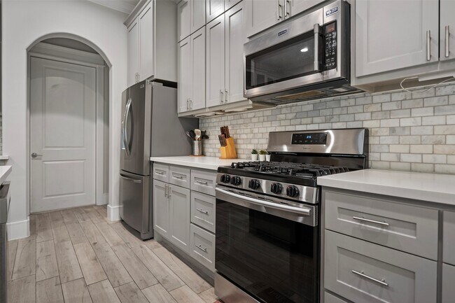 Building Photo - 6533 Castlebay Dr